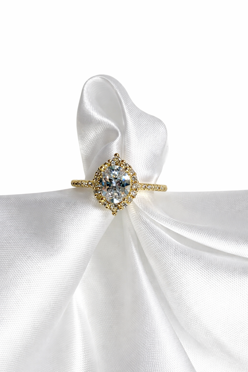 Medusa White Diamond Ring